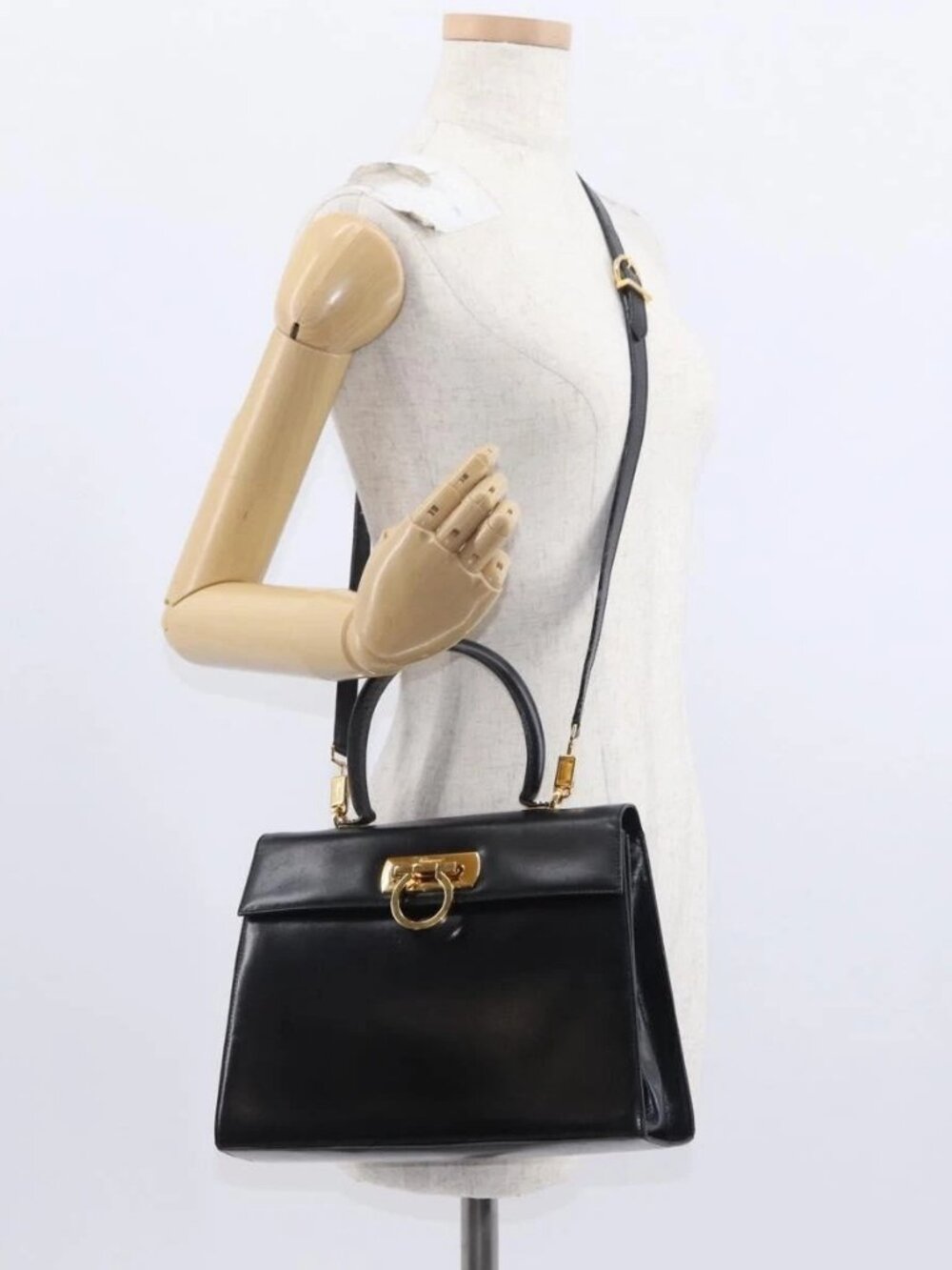 Salvatore Ferragamo Gancini Hand Bag Leather 2way Black Gold Auth gh1484